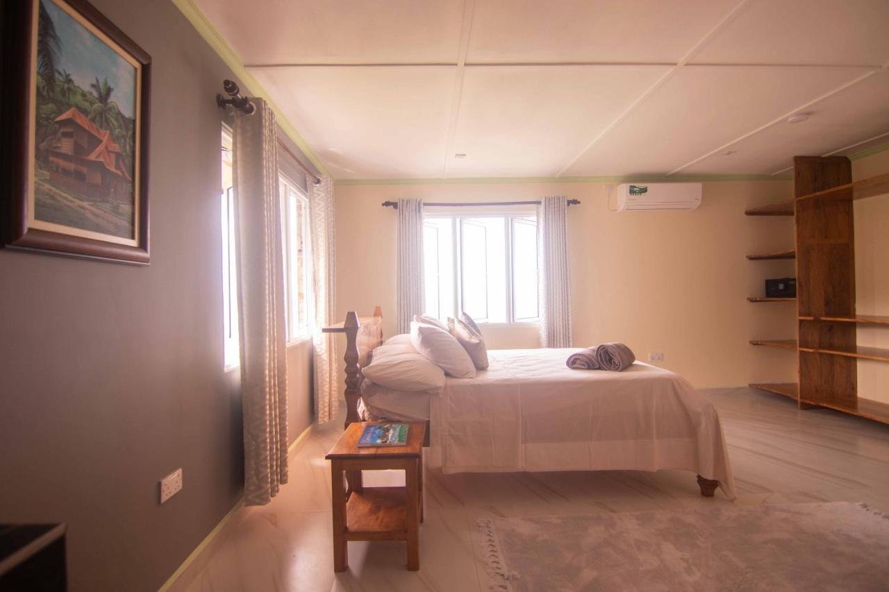 Azamat Self-Catering Apartment Pointe La Rue Ngoại thất bức ảnh